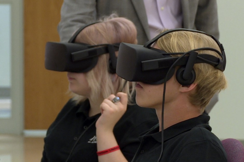 Indianapolis School First In US To Teach With Virtual Reality – Indiana