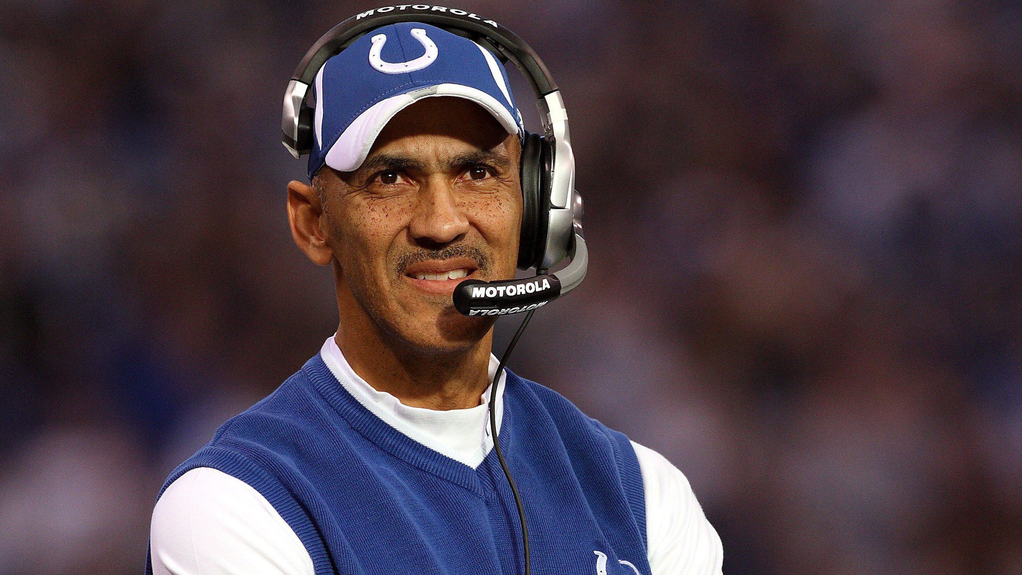 Former Colts Head Coach Tony Dungy Offering Money to Move Confederate