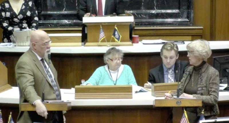 Reps. Tim Brown (R-Crawfordsville) and Sue Errington (D-Muncie) on the House floor.
