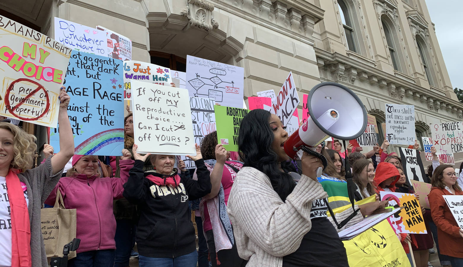 RaeVen Ridgell speaks to a crowd outside the Statehouse at an abortion rights rally. (Brandon Smith/IPB News)