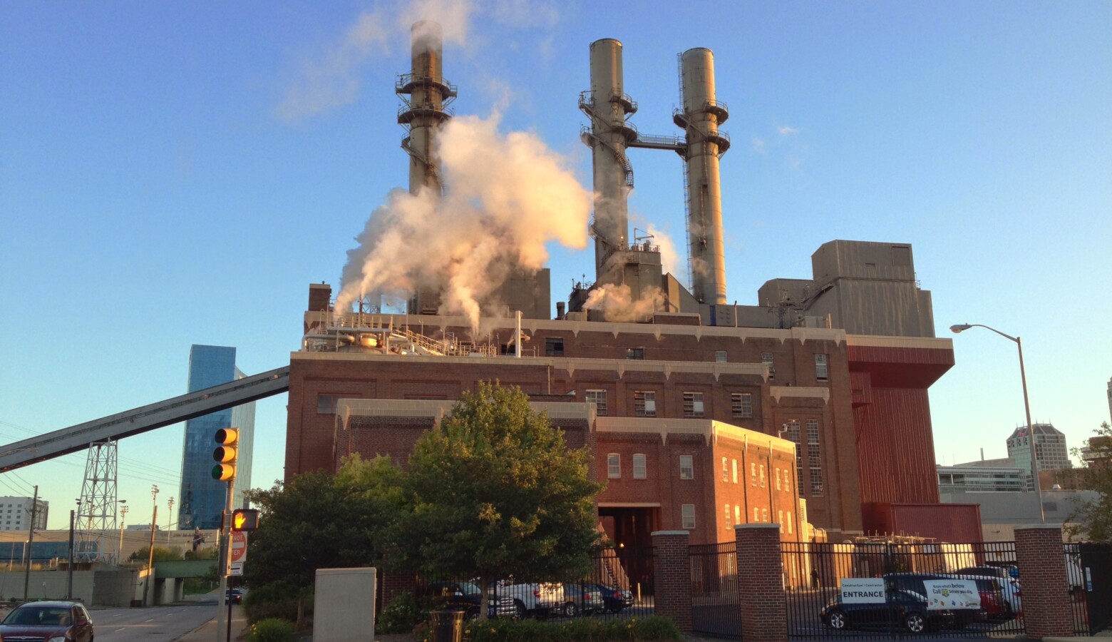 Switching the Perry K. Generating Station to natural gas decreased sulfur dioxide emissions in the Indianapolis metro area. (Ludo Raedts/Wikimedia Commons)