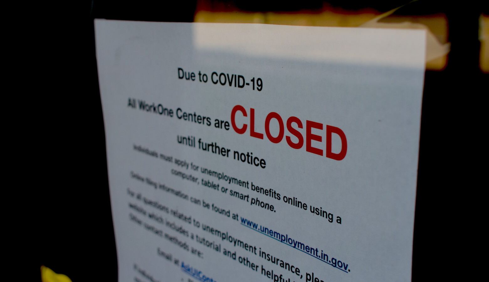 A local WorkOne employment office displays a sign on the front door saying it's closed due to COVID-19. (Justin Hicks/IPB News)