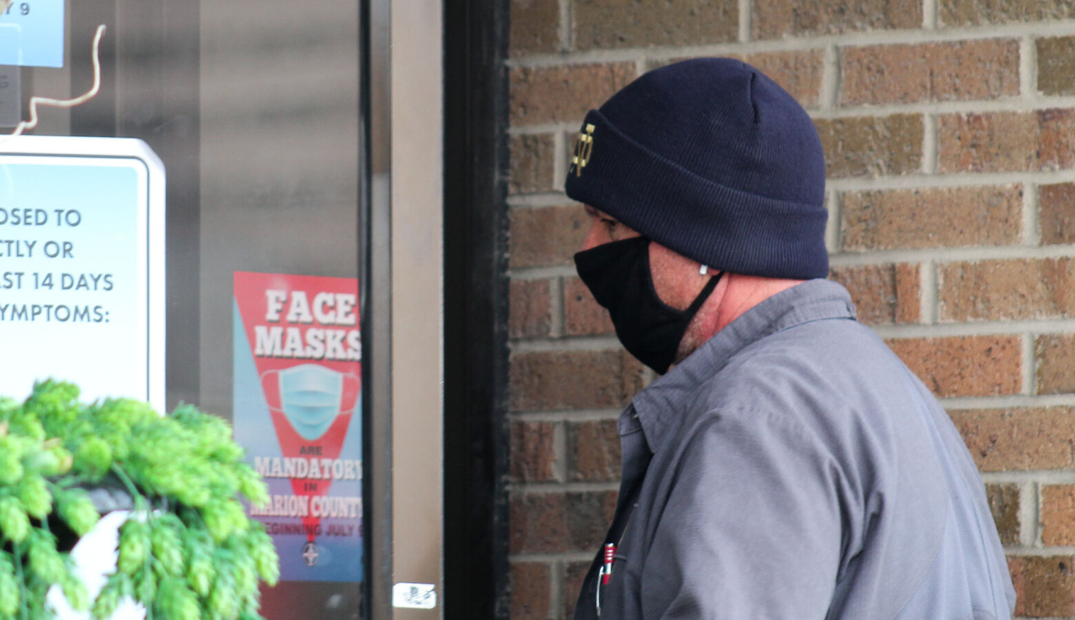 More than 5,000 Hoosiers have died due to COVID-19. Health experts say there are many steps the state could have implemented early on. (Lauren Chapman/IPB News)