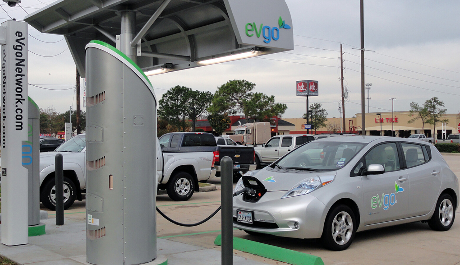 A Nissan LEAF charging at a station in Houston, Texas that has both DC fast chargers and lower-level chargers. (eVgo Network/Wikimedia Commons)