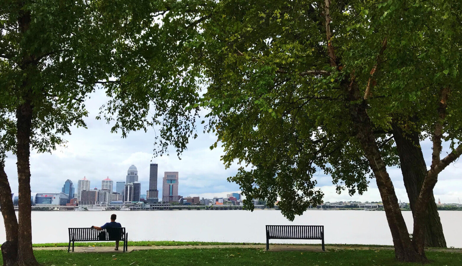 A greenway space in Clarksville looking toward Louisville, Kentucky. Clarksville hopes to use its grant from the EPA to make a 400 acre park along the Ohio River with wetlands and woods. (SouthernOculus/Wikimedia Commons)