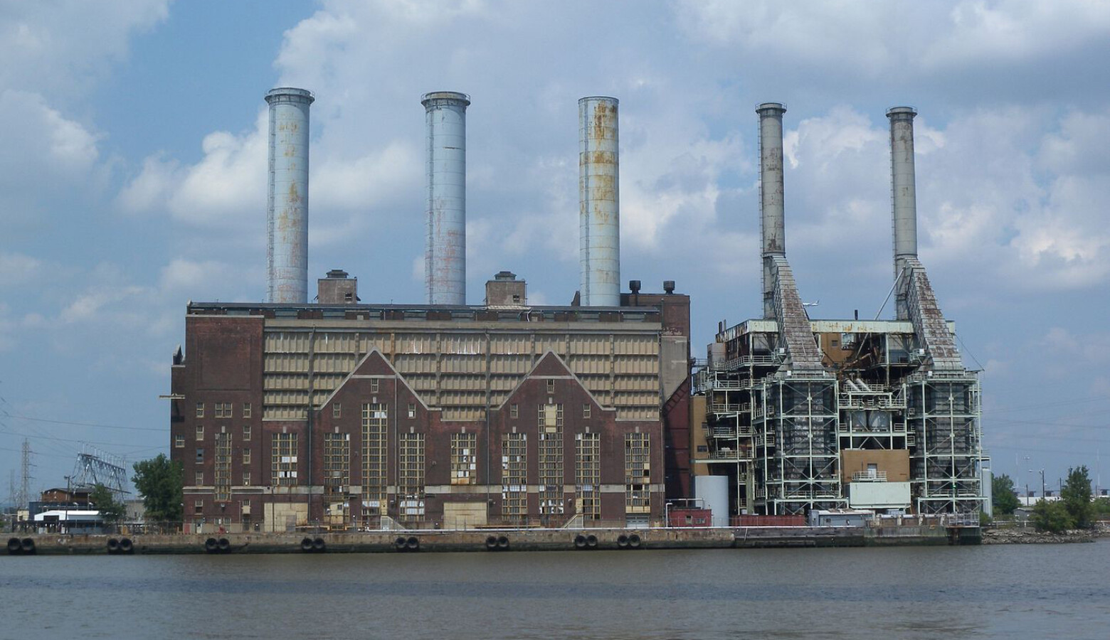 The Kearny Generating Station is a small natural gas plant or "peaking power plant" in New Jersey much like the ones CenterPoint wants to build. (King of Hearts/Wikimedia Commons)