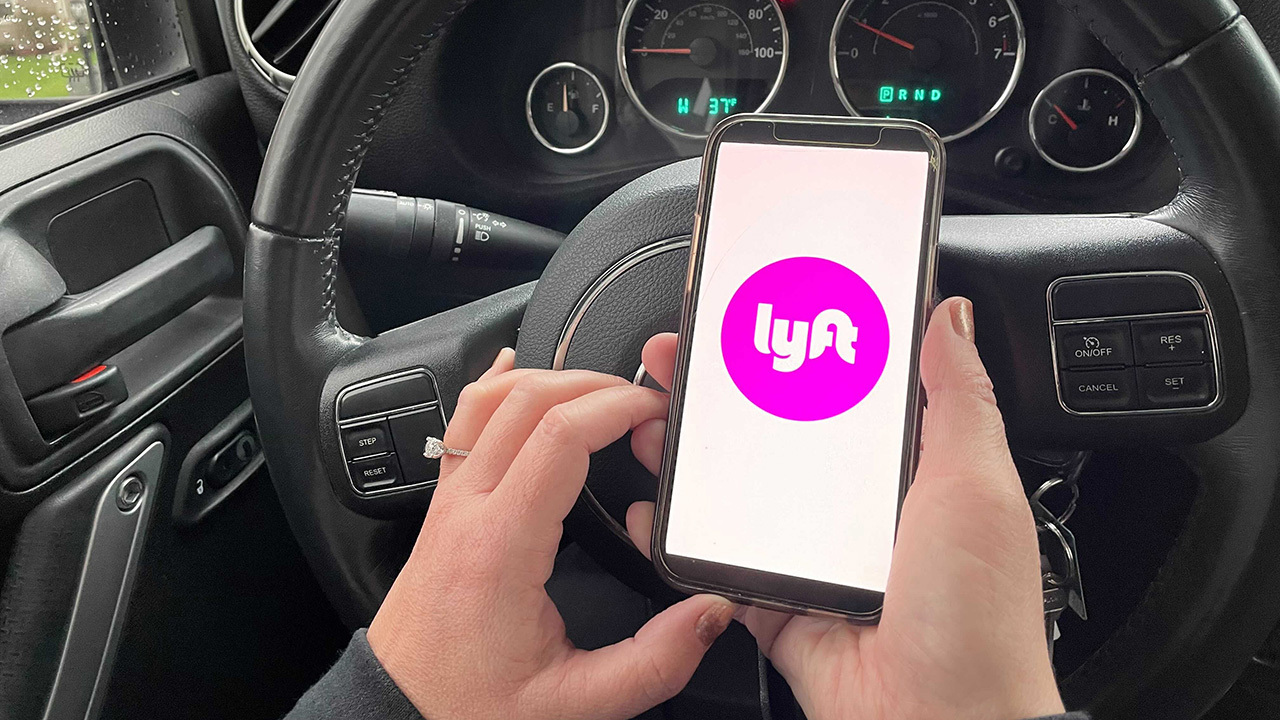 a-new-program-offers-free-lyft-rides-to-people-in-recovery-from