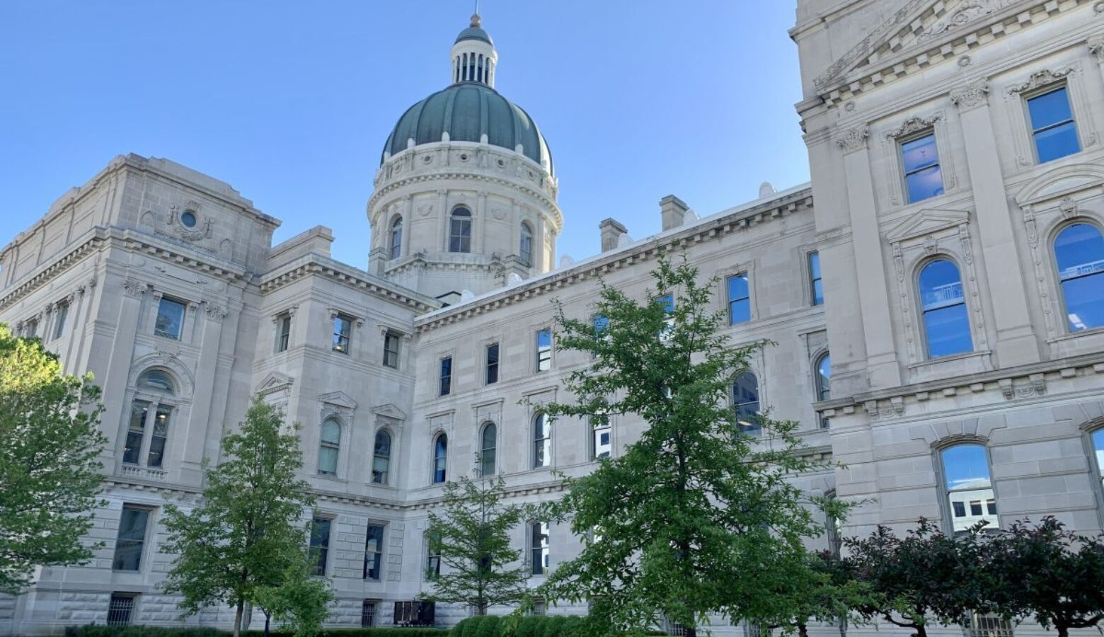 The outside of the Indiana Statehouse