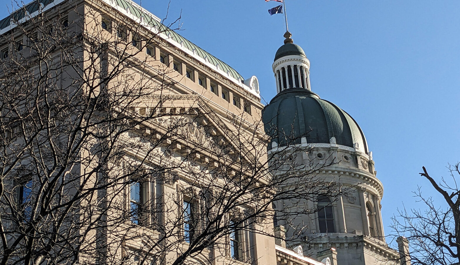 The outside of the Indiana Statehouse