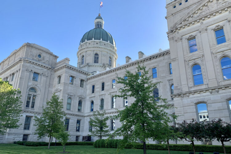 The southeastern exterior of the Indiana Statehouse.