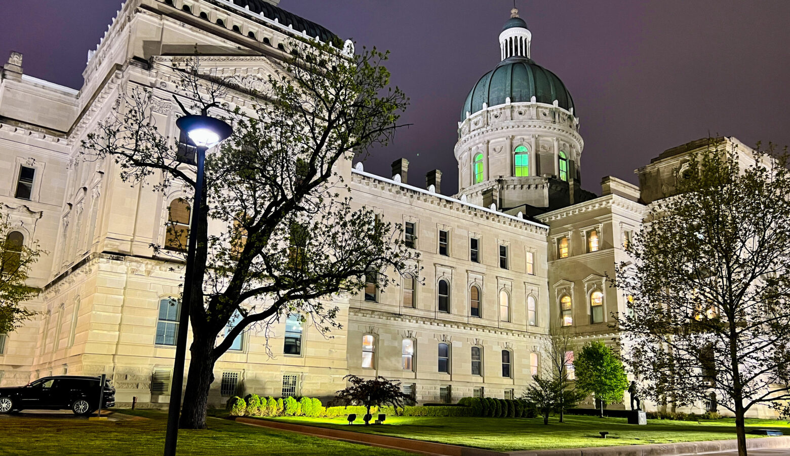 The northwestern exterior of the Indiana Statehouse.