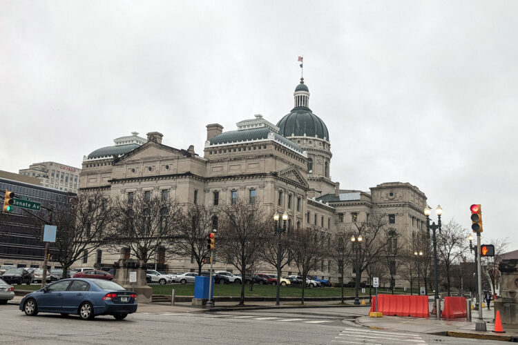 The southeastern exterior of the Indiana Statehouse.