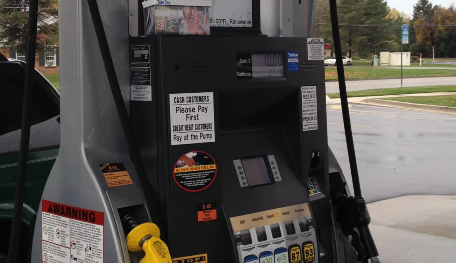 Photo shows a gas ppump with E15 fuel available.